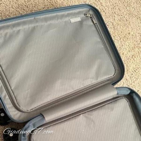 Vali Samsonite Uplift Được thiết kế với vách ngăn có khóa kéo hai lớp và các ngăn mở giúp việc đóng gói dễ dàng hơn.