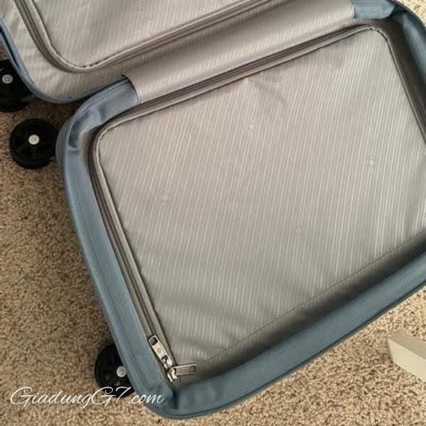 Vali Samsonite Uplift Được thiết kế với vách ngăn có khóa kéo hai lớp và các ngăn mở giúp việc đóng gói dễ dàng hơn.