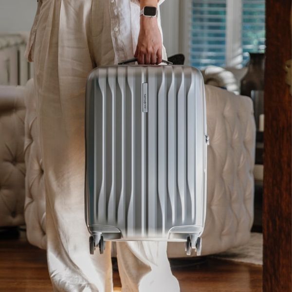 Vali Samsonite Uplift Được chế tạo từ polycarbonate bền chắc