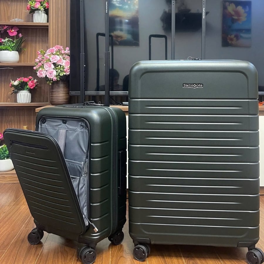 Vali Samsonite Variate Thiết kế thông minh: Vali size cabin (nhỏ hơn) có ngăn mở phía trước cực kỳ tiện lợi