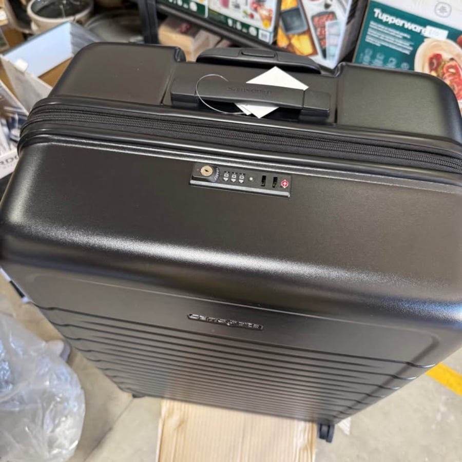 Vali Samsonite Variate Thiết kế thông minh: Vali size cabin (nhỏ hơn) có ngăn mở phía trước cực kỳ tiện lợi