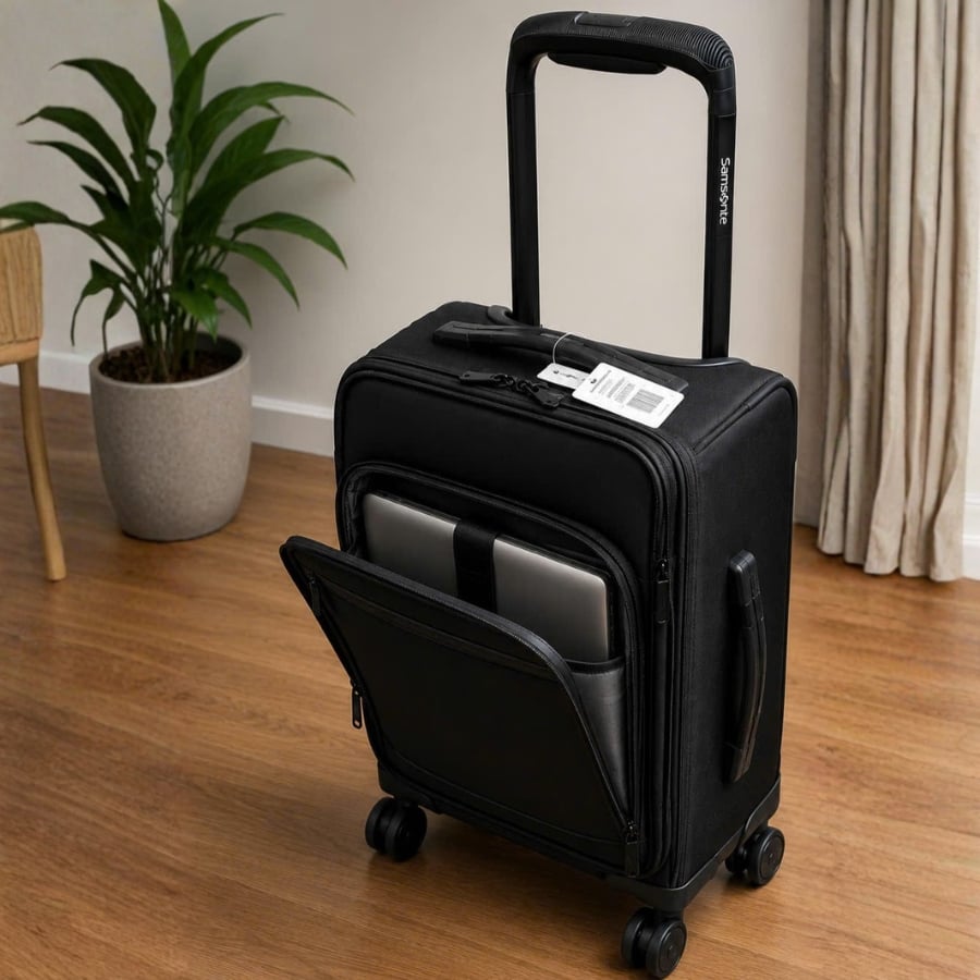 Vali vải Samsonite Pivot laptop size 20  Ngăn phía trước tiện dụng, dễ lấy laptop, iPad, tài liệu và các vật dụng cần thiết.