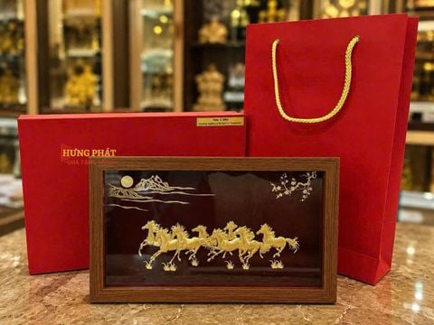 Tranh Bát Mã Dát Vàng – Biểu Tượng Tốc Độ, Thành Công Và Thịnh Vượng Trong Không Gian Sống Hiện Đại