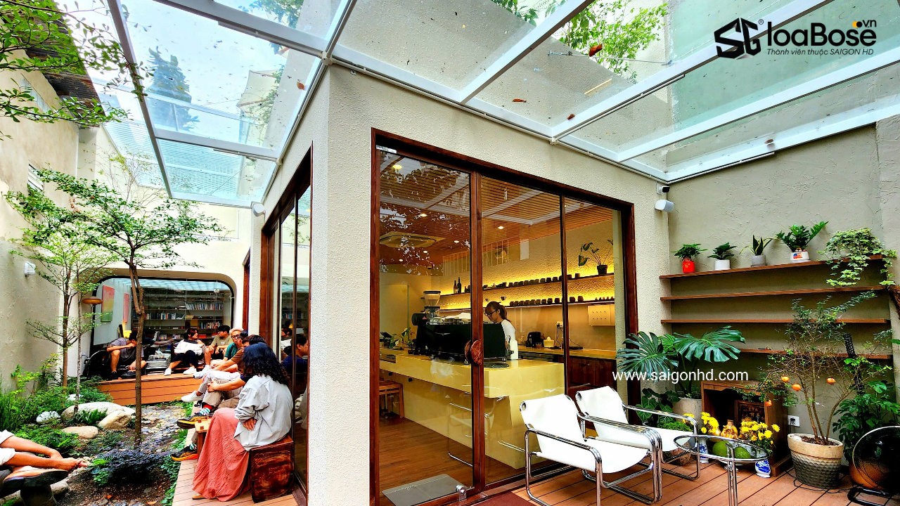 Hệ thống âm thanh nhạc nền cho quán cafe ngoài trời với loa treo tường Bose FreeSpace FS2SE chính hãng