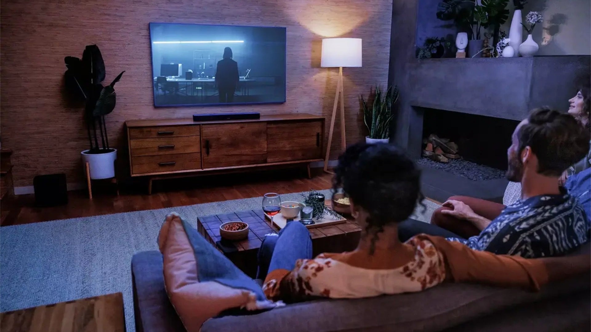 Hệ thống âm thanh giải trí thông minh Bose Smart SoundBar nhỏ gọn cho căn hộ, phòng khách nhỏ