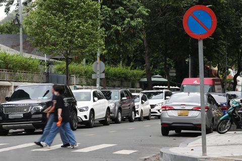 TAXI CÓ THỂ DỪNG XE ĐỂ ĐÓN, TRẢ KHÁCH Ở ĐÂU ĐỂ KHÔNG BỊ CAMERA AI BẮT LỖI?