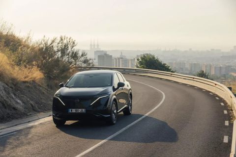 CÔNG NGHỆ ĐỘC ĐÁO GIÚP XE ĐIỆN CỦA NISSAN CHẠY THÊM ĐƯỢC 23KM MỖI NGÀY