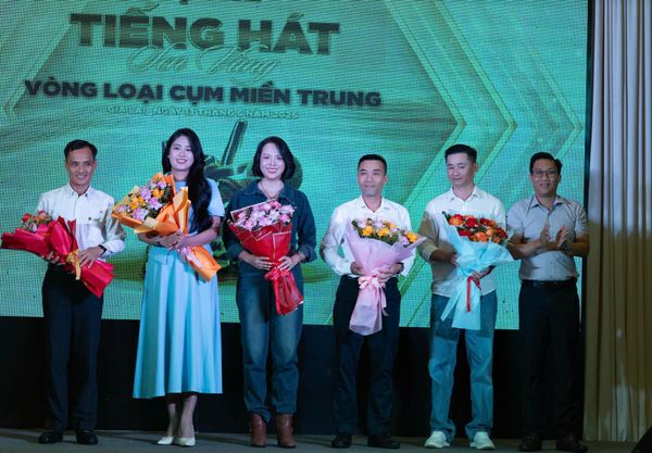 Các thí sinh xuất sắc đạt thành tích cao tại Vòng Loại các cụm sẽ giành tấm vé vàng bước vào Vòng Chung kết toàn quốc Hội thi “Tiếng hát Sen Vàng 2026”, dự kiến sẽ diễn ra vào ngày 25/7/2026 tại Thành phố Hồ Chí Minh.