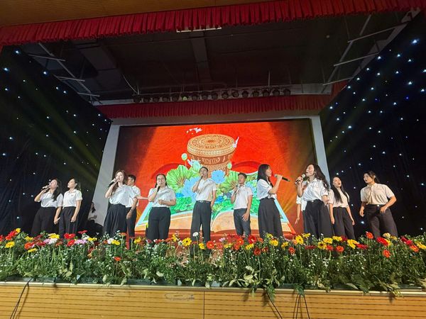 Cảm ơn tất cả các thí sinh đã dâng hiến những tiết mục vô cùng thăng hoa, cháy hết mình vì màu cờ sắc áo của Đại gia đình Hoa Sen.
