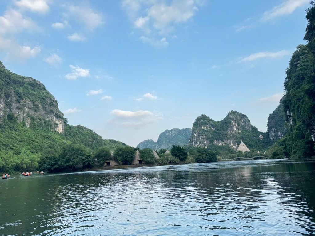 Hương Sắc Núi Sông – Hồn Việt Trong Hơi Thở Thiên Nhiên