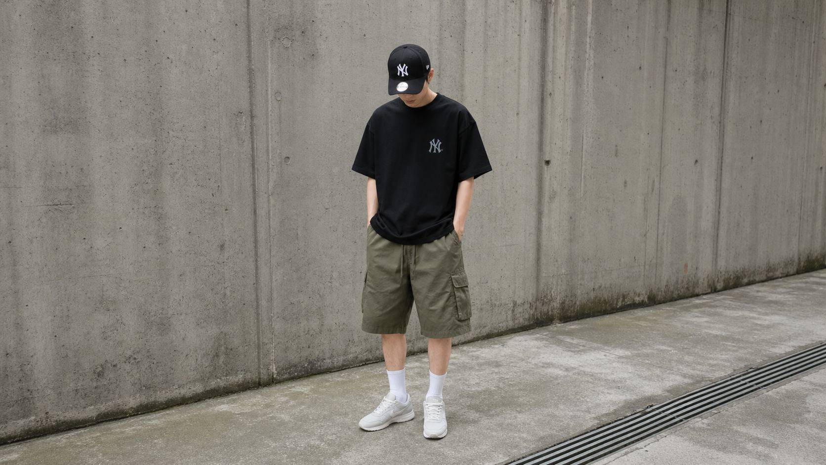 Phối áo thun MLB, quần shorts và nón bóng chày theo phong cách streetwear