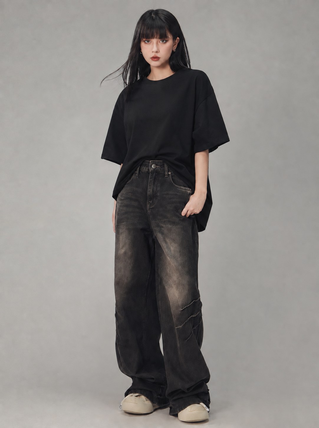 Áo thun form rộng nữ sơ vin vạt trước cùng quần jeans ống rộng