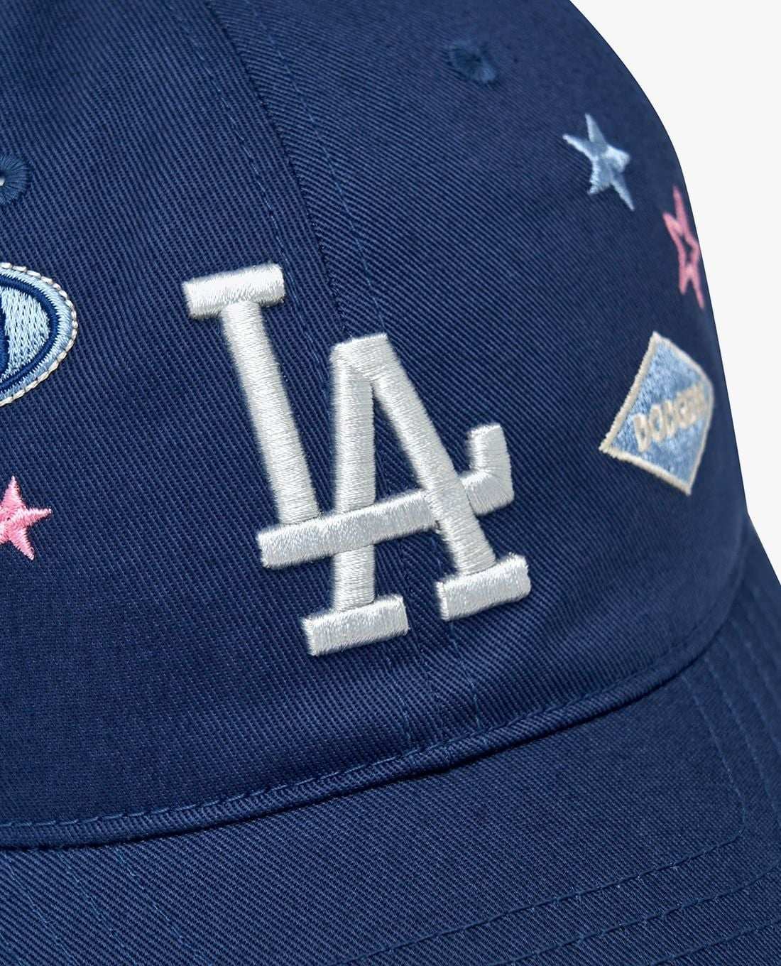 Panel đường may và logo trên baseball cap MLB