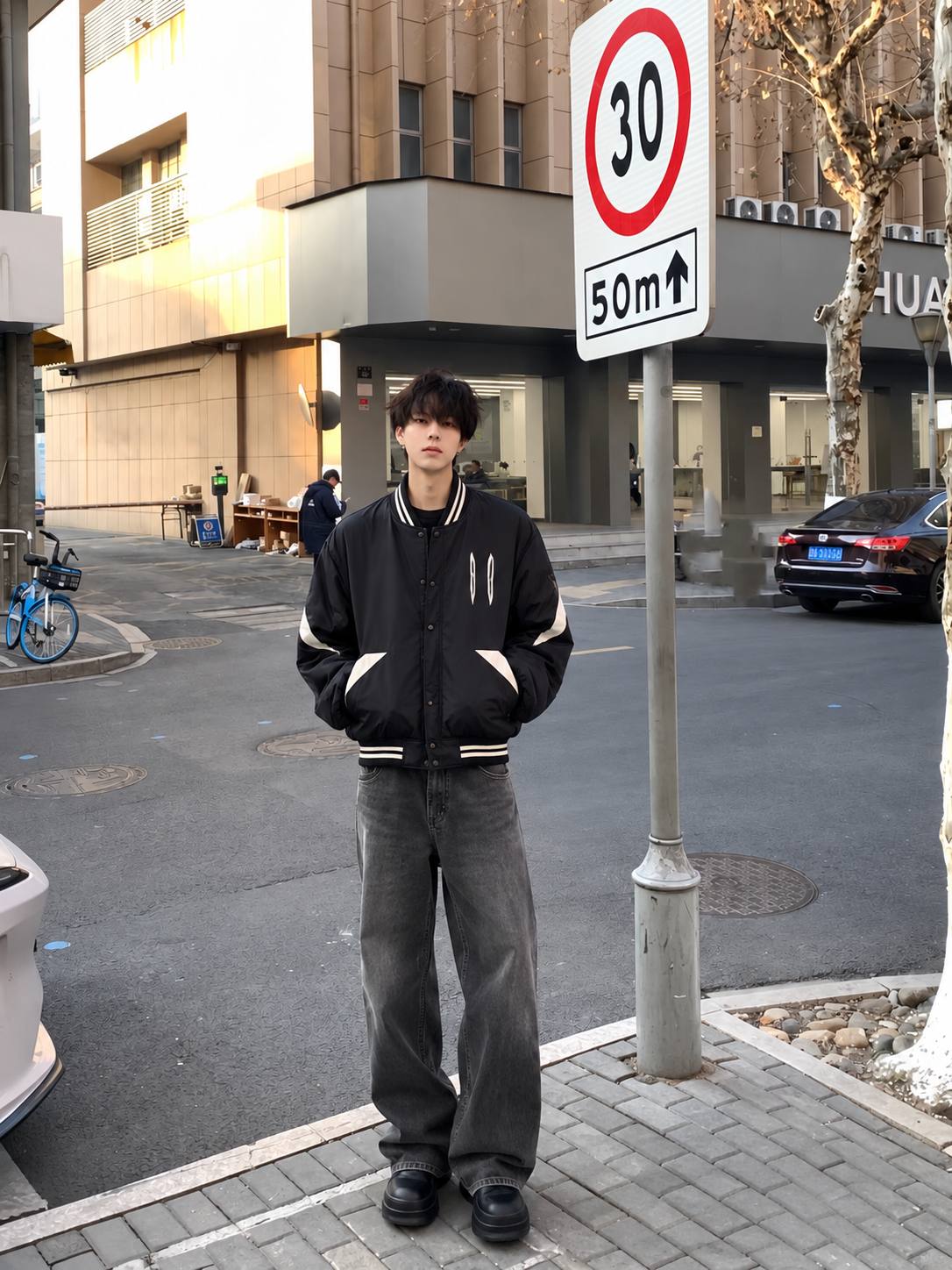 Tạo khối ở vai và thân trên theo tinh thần MLB streetwear