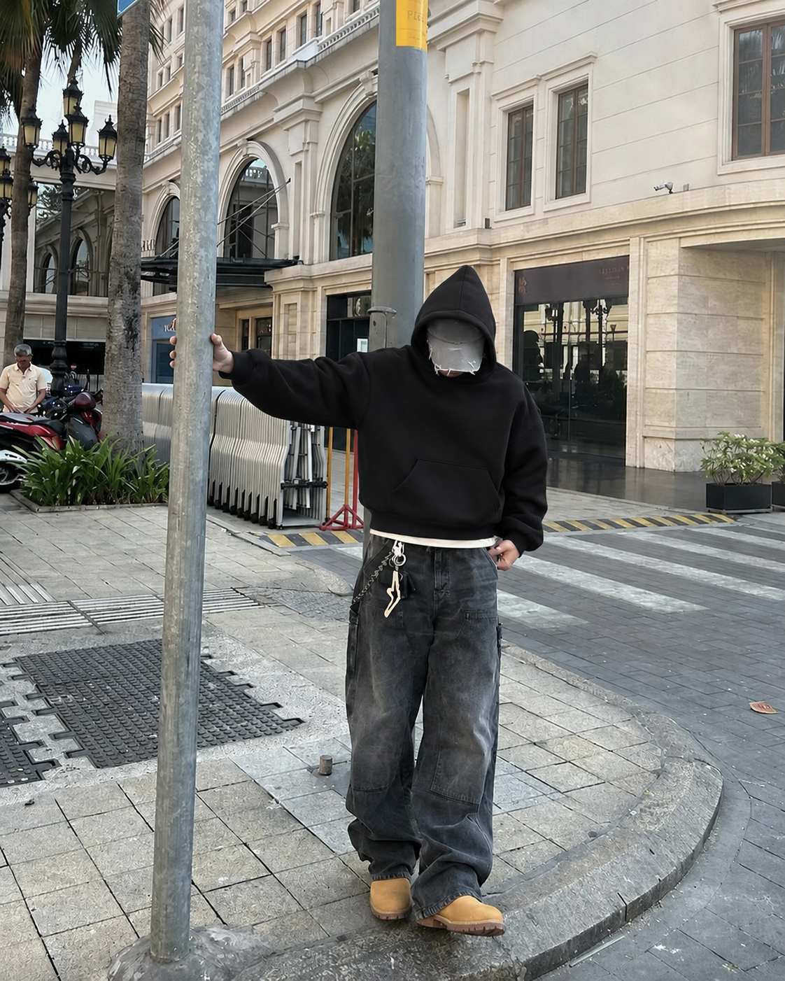 Hoodie boxy với lớp áo trong gọn