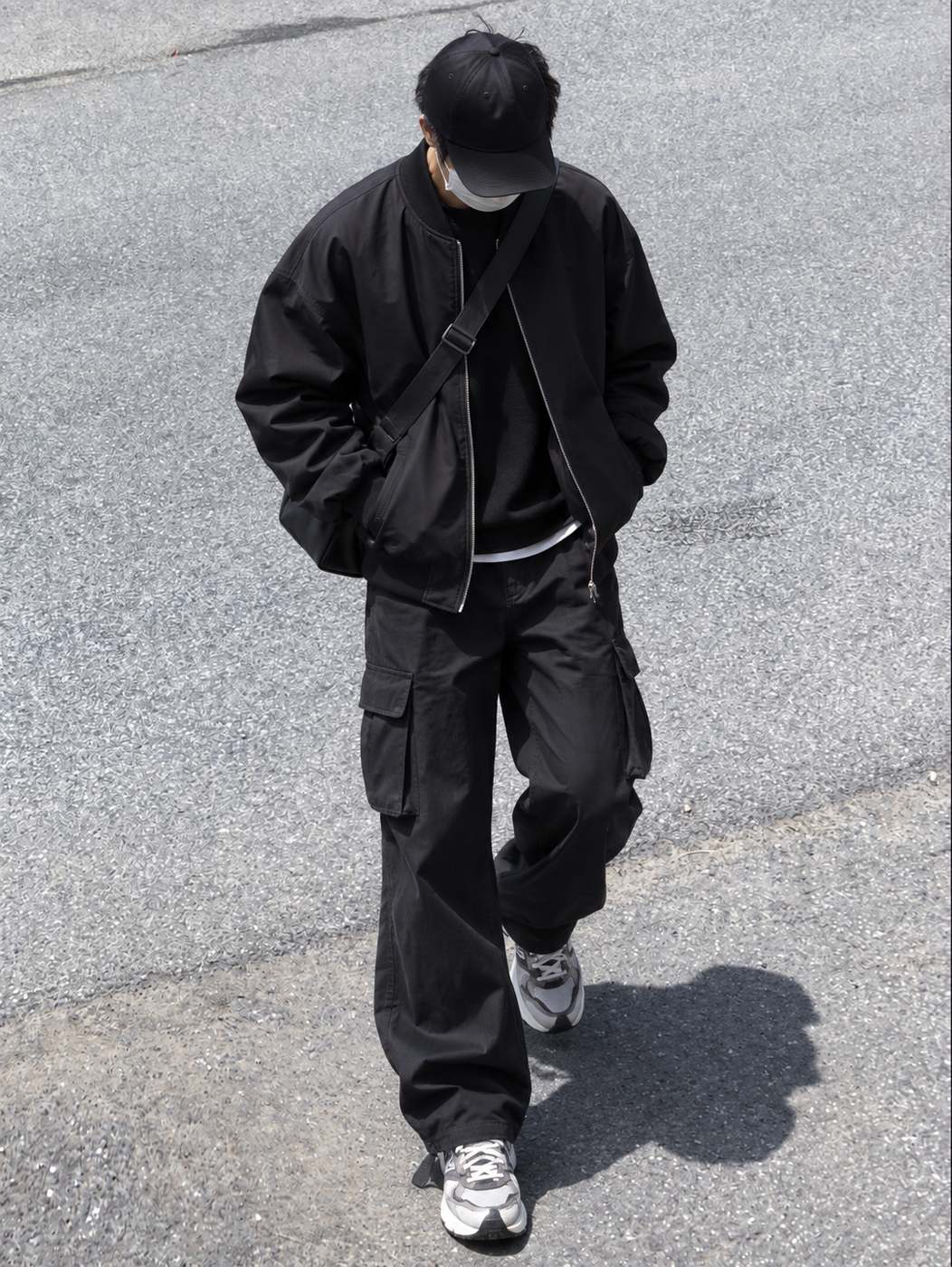 Bomber phối jeans cargo và sneaker