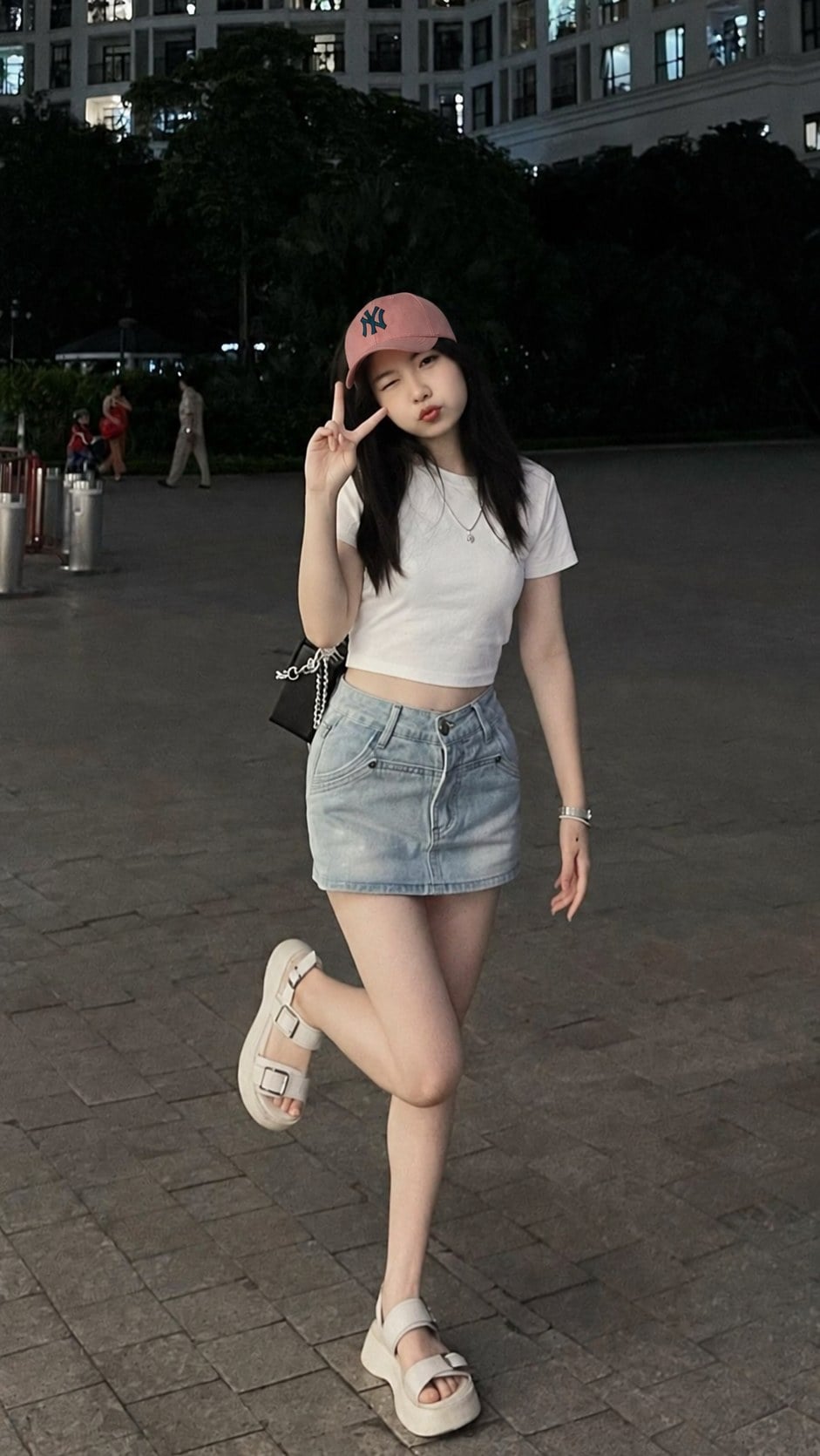 Baseball cap MLB gọn cho khuôn mặt nhỏ