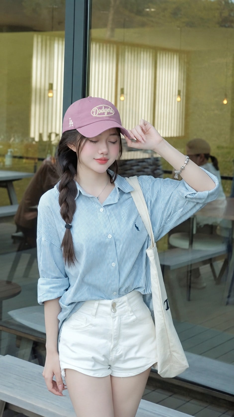 Chọn màu baseball cap MLB làm điểm nhấn outfit