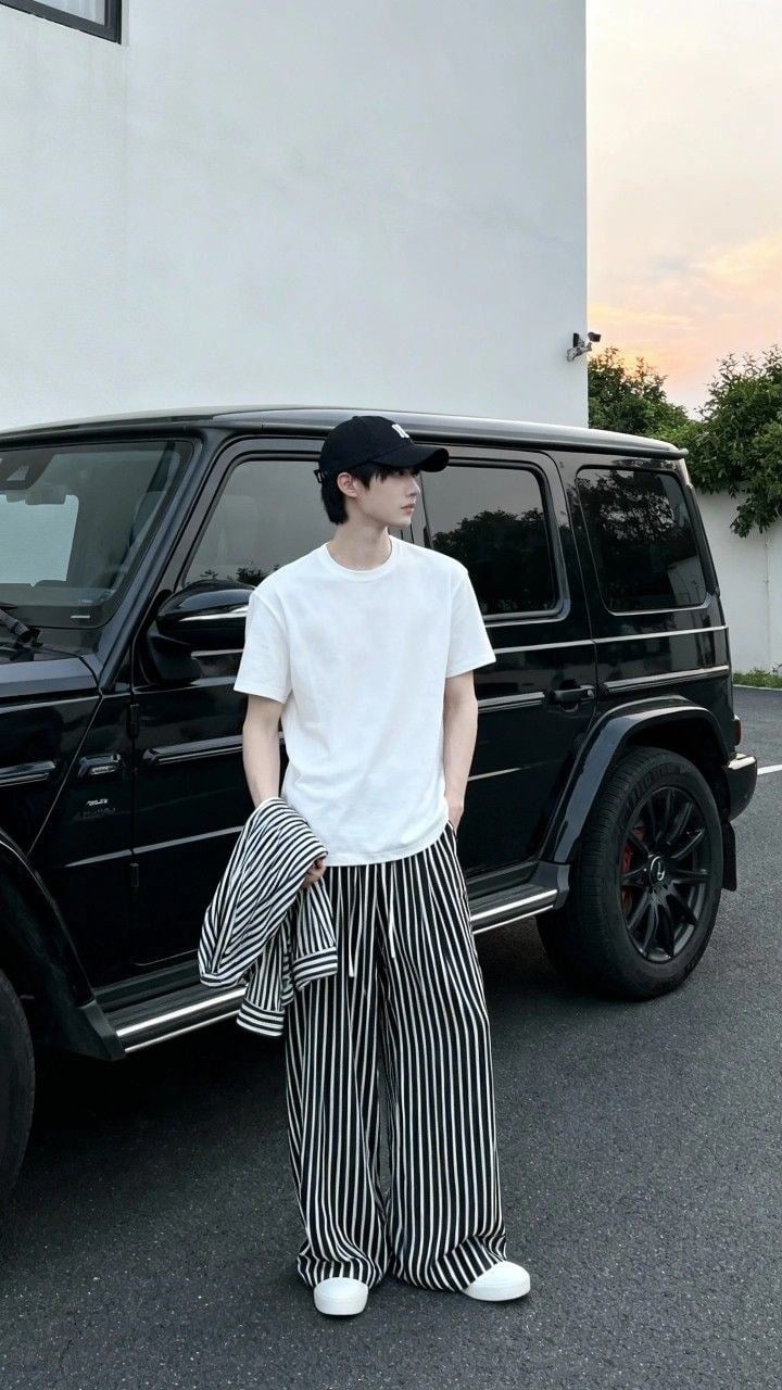 Chiều dài gấu quần ống rộng cân với thân sneaker