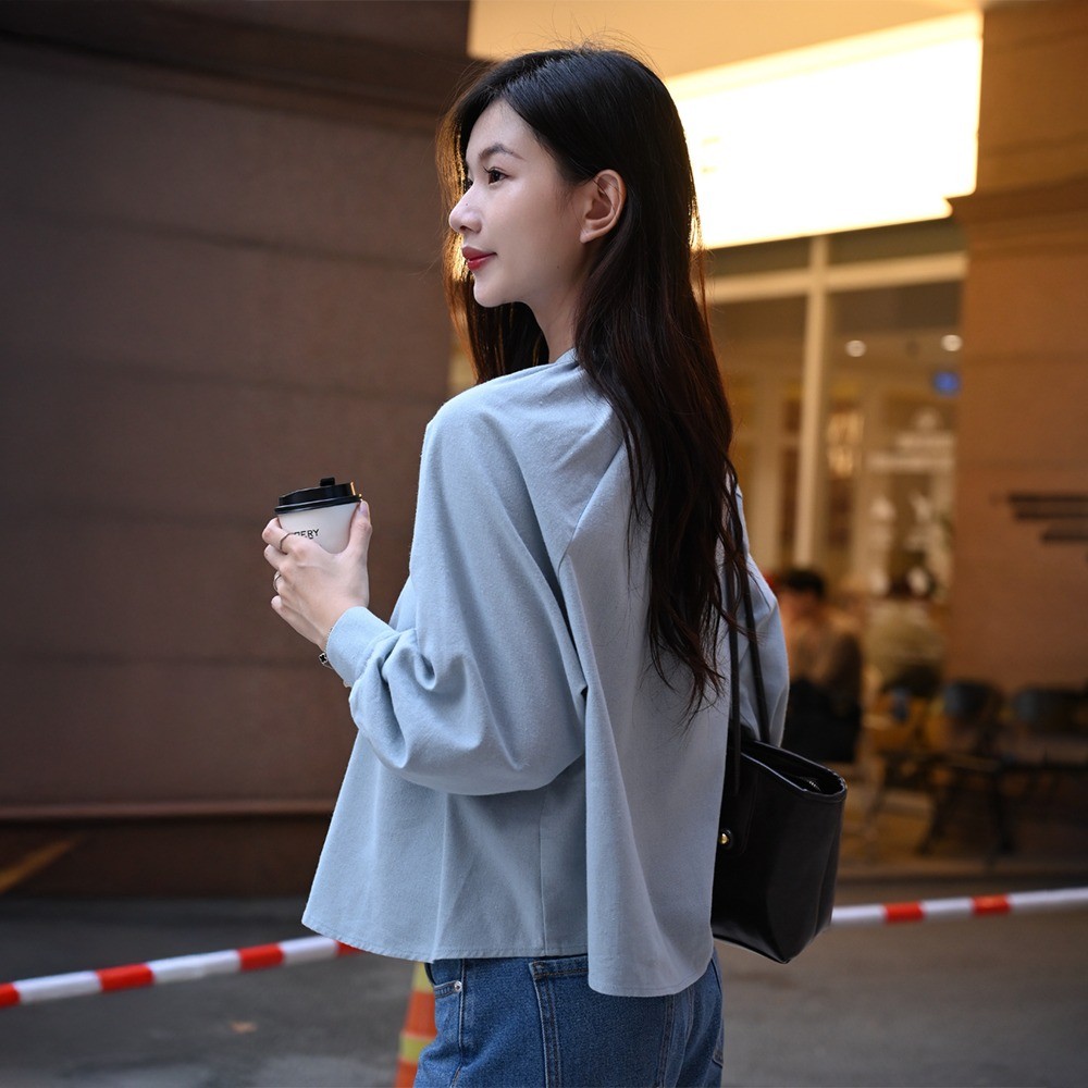 𝐀𝐢𝐫𝐲 𝐥𝐢𝐧𝐞𝐧, 𝐰𝐢𝐝𝐞-𝐥𝐞𝐠 𝐝𝐞𝐧𝐢𝐦 — 𝐮𝐧𝐝𝐞𝐫𝐬𝐭𝐚𝐭𝐞𝐝 𝐞𝐥𝐞𝐠𝐚𝐧𝐜𝐞 𝐟𝐨𝐫 𝐬𝐥𝐨𝐰 𝐜𝐢𝐭𝐲 𝐬𝐭𝐫𝐨𝐥𝐥𝐬.