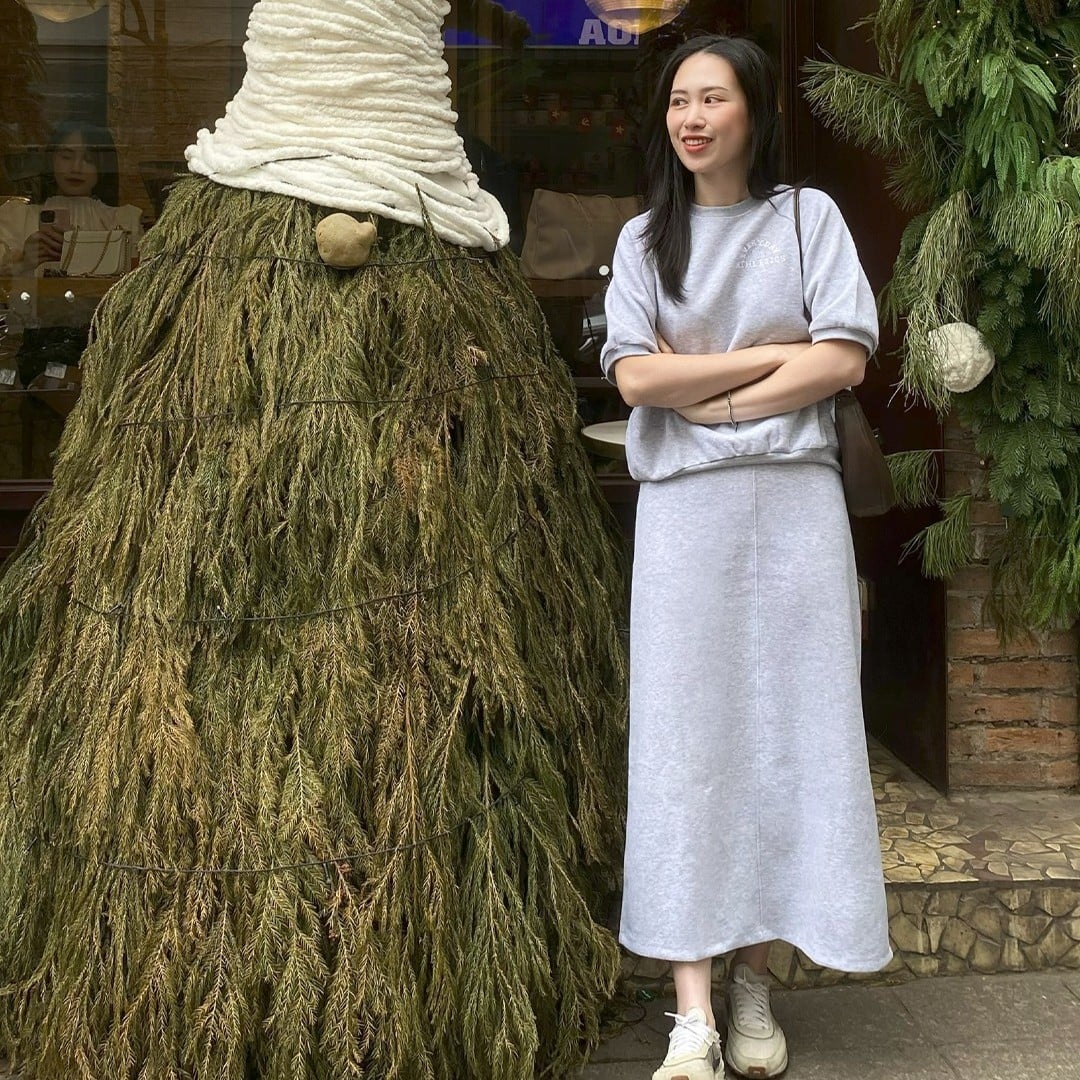 𝐀 𝐬𝐨𝐟𝐭𝐞𝐫 𝐰𝐚𝐲 𝐭𝐨 𝐬𝐡𝐨𝐰 𝐮𝐩.