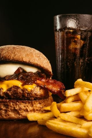 🧀 Chất Béo Xấu Là Gì? Phân Biệt Chất Béo Có Lợi và Chất Béo Có Hại Cho Sức Khỏe