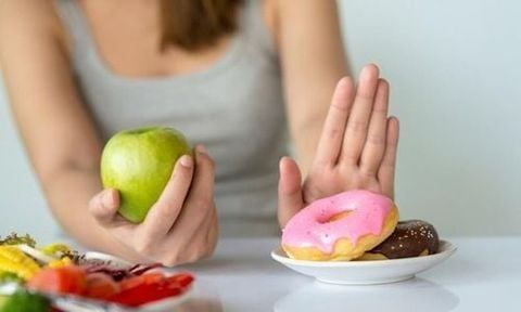 7 Loại Thực Phẩm Cần Tránh Nếu Bạn Muốn Giảm Cân (Và Những Món Thay Thế Để Ăn Mà Vẫn Ngon)