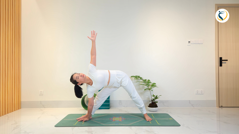 Tư thế Tam giác (Trikonasana) – Cách tập đúng và lợi ích tuyệt vời