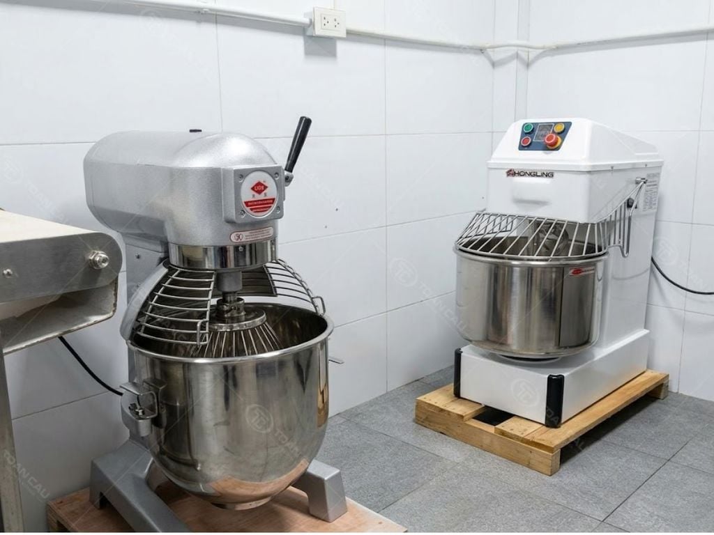 Máy trộn bột công nghiệp Bếp Toàn Cầu cho tiệm bánh
