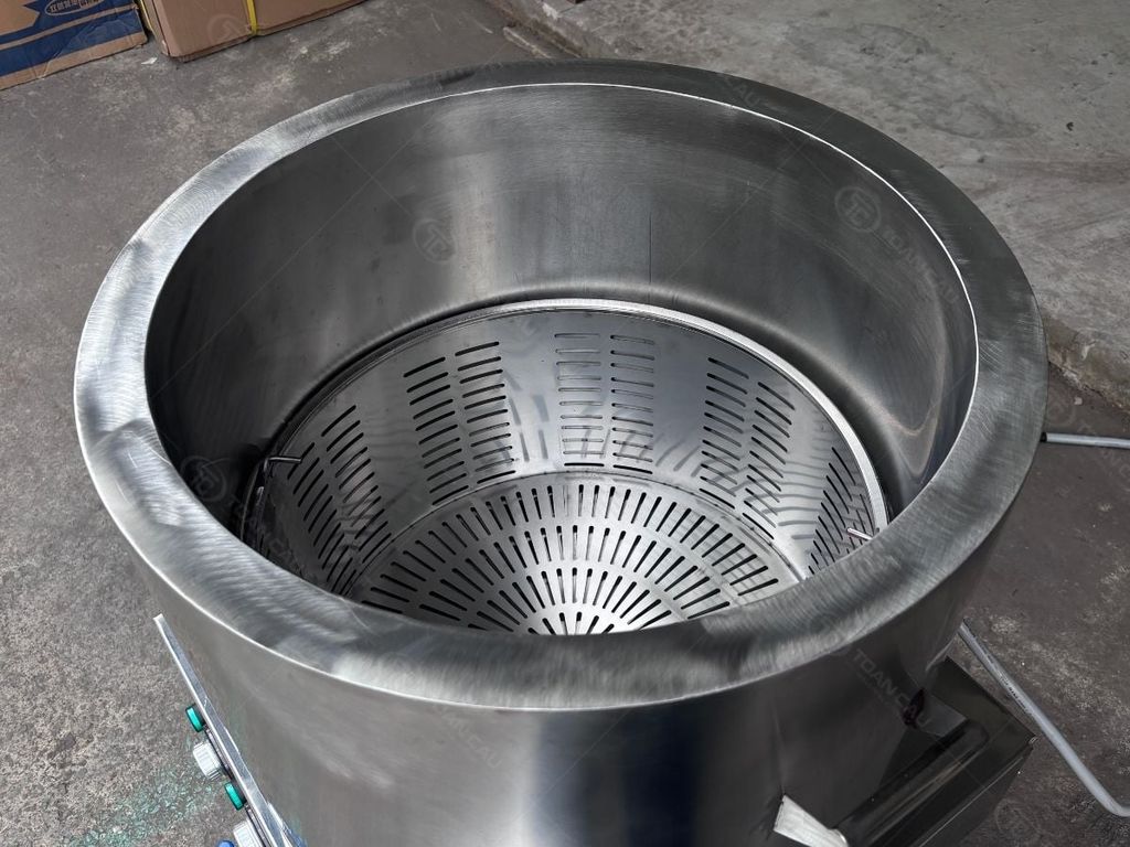 anh-ben-trong-gio-dung-xuong-noi-nau-pho-50L-TC-NP45KW