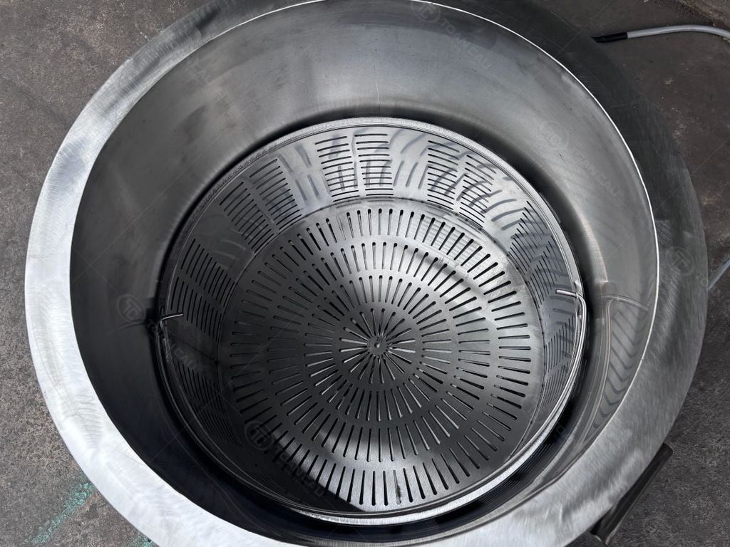 anh-gio-dung-xuong-noi-nau-pho-80L-TC-NP06KW