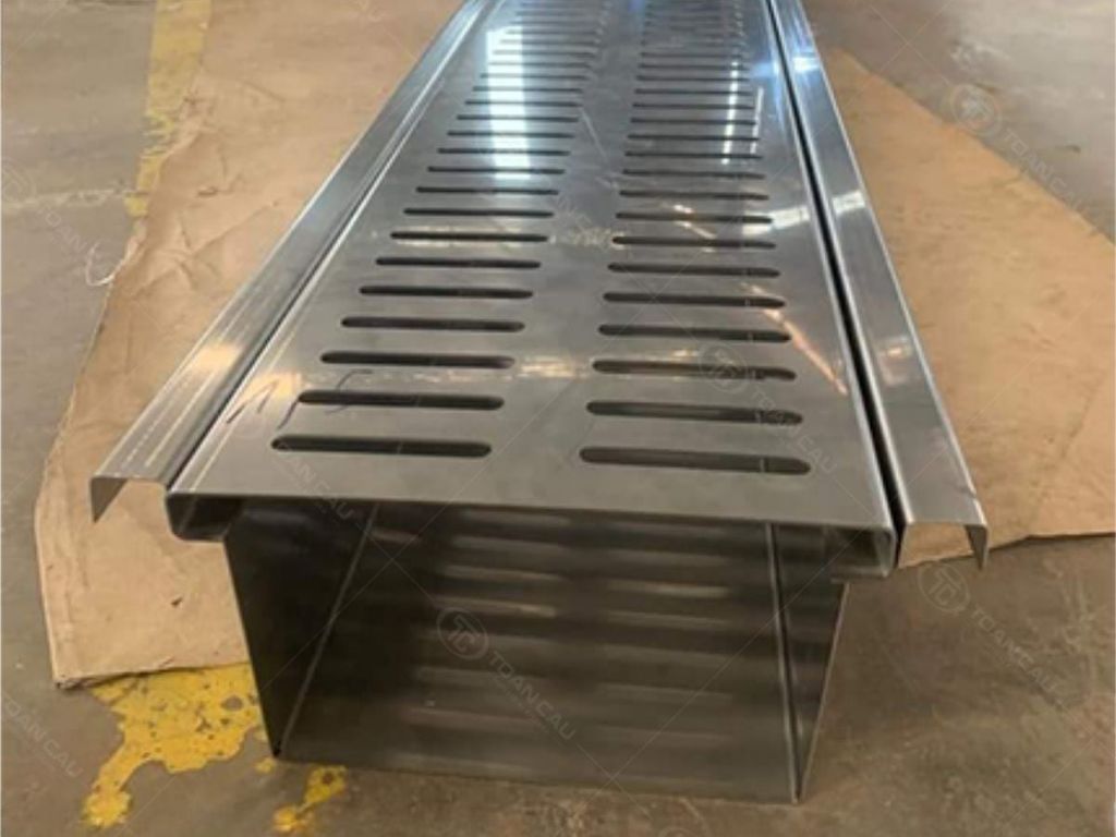 anh-that-ben-trong-mang-thoat-san-inox-MS01
