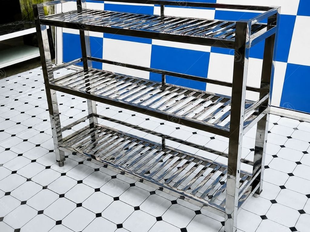 anh-that-chi-tiet-san-pham-ke-inox-3-tang-gia-nan-co-lan-can-TC-KNC03