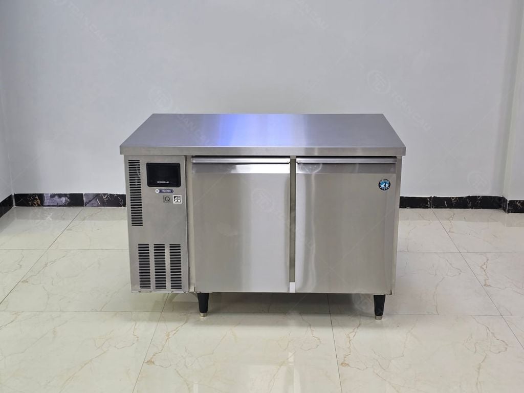 Bàn Đông 2 Cánh Hoshizaki FTV-126A trực diện