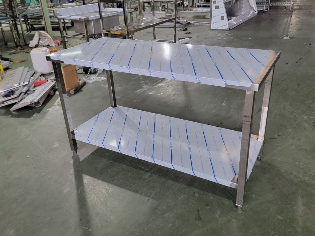 Bàn inox 2 tầng bên phải