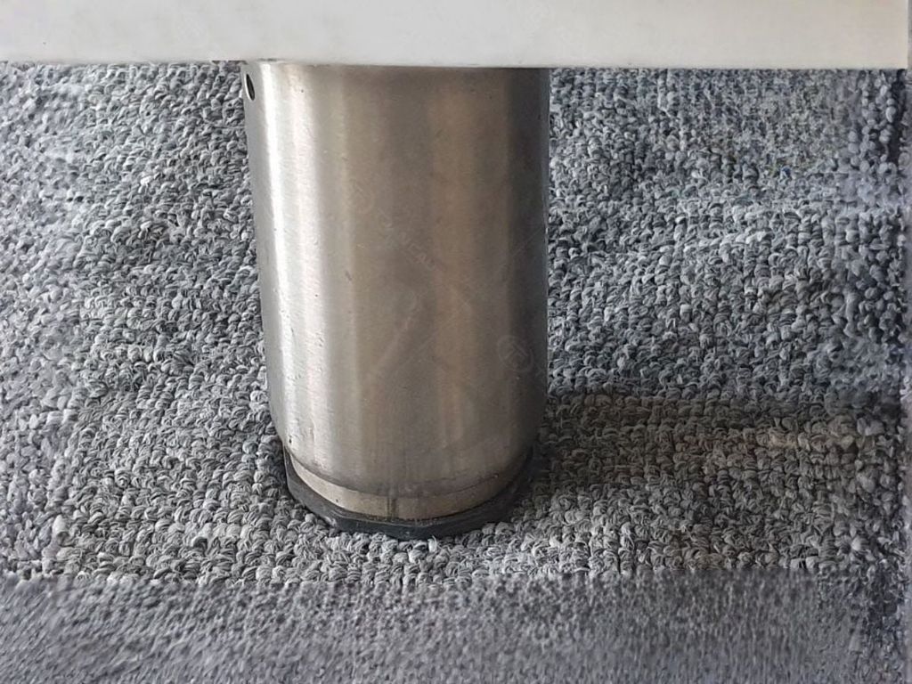 Bàn mát quầy bar Berjaya B2D/C4/7-SM chân inox