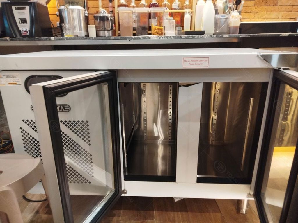 Bàn mát quầy bar Berjaya B2D/C4/7-SM trực diện mở cửa