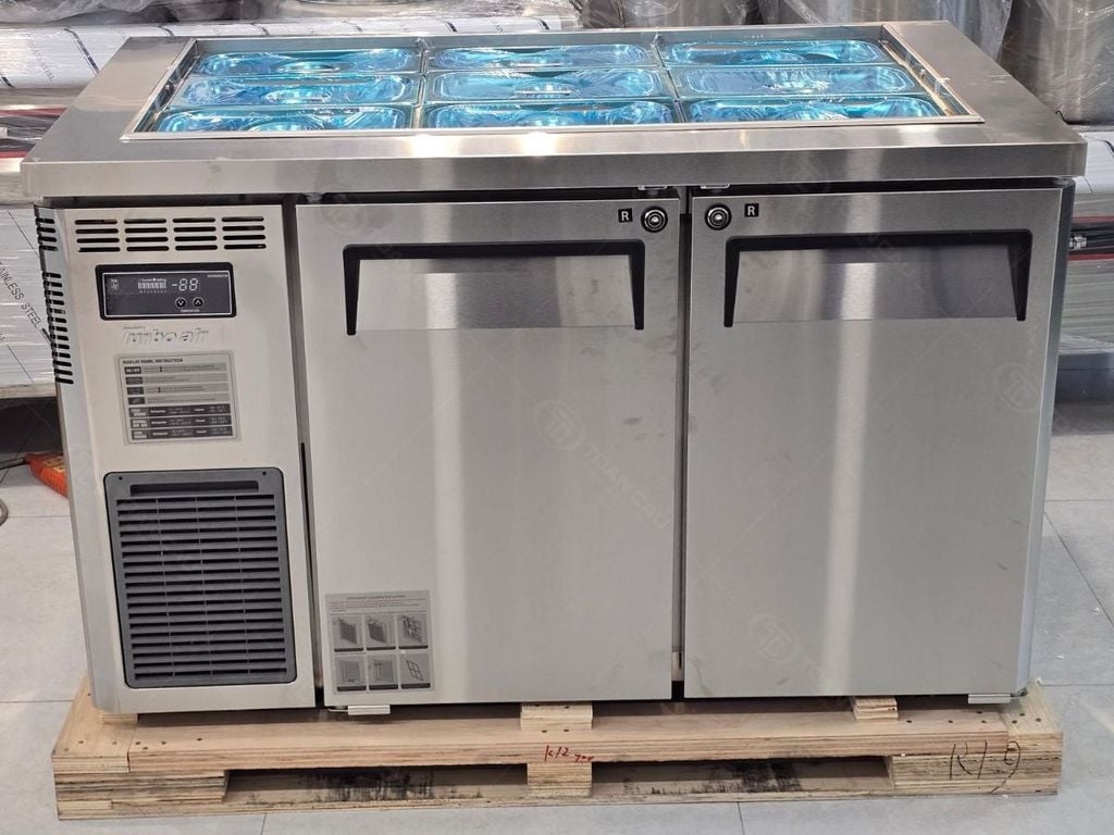 Bàn mát salad 2 cánh Turbo Air KSR12-2 thực tế 2