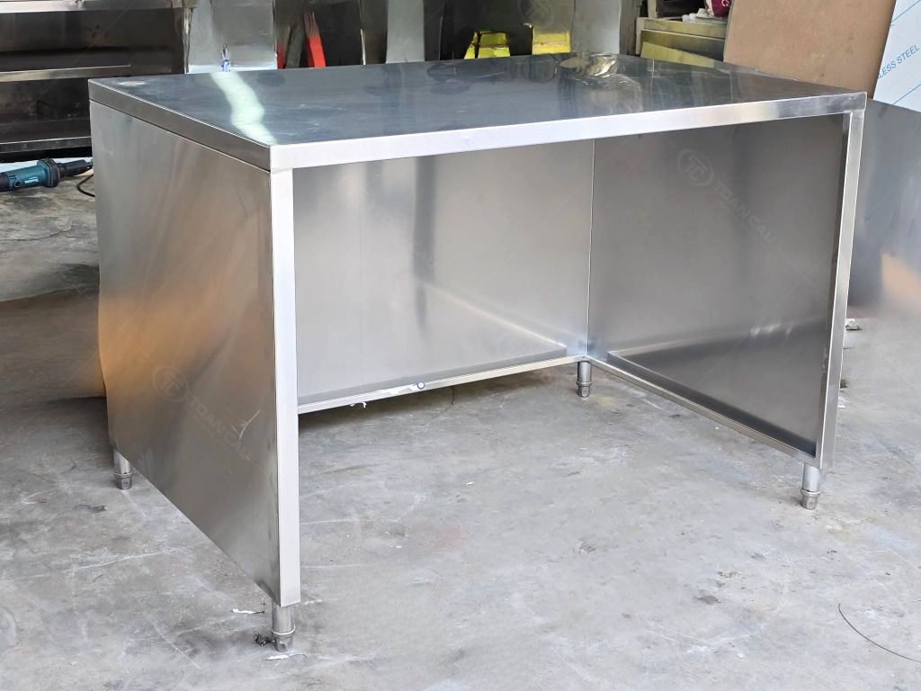 Hình ảnh thực tế của Bàn quầy 1 tầng inox 304 tại xưởng sản xuất