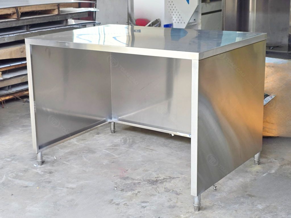 Hình ảnh thực tế của Bàn quầy 1 tầng inox 304 tại xưởng sản xuất