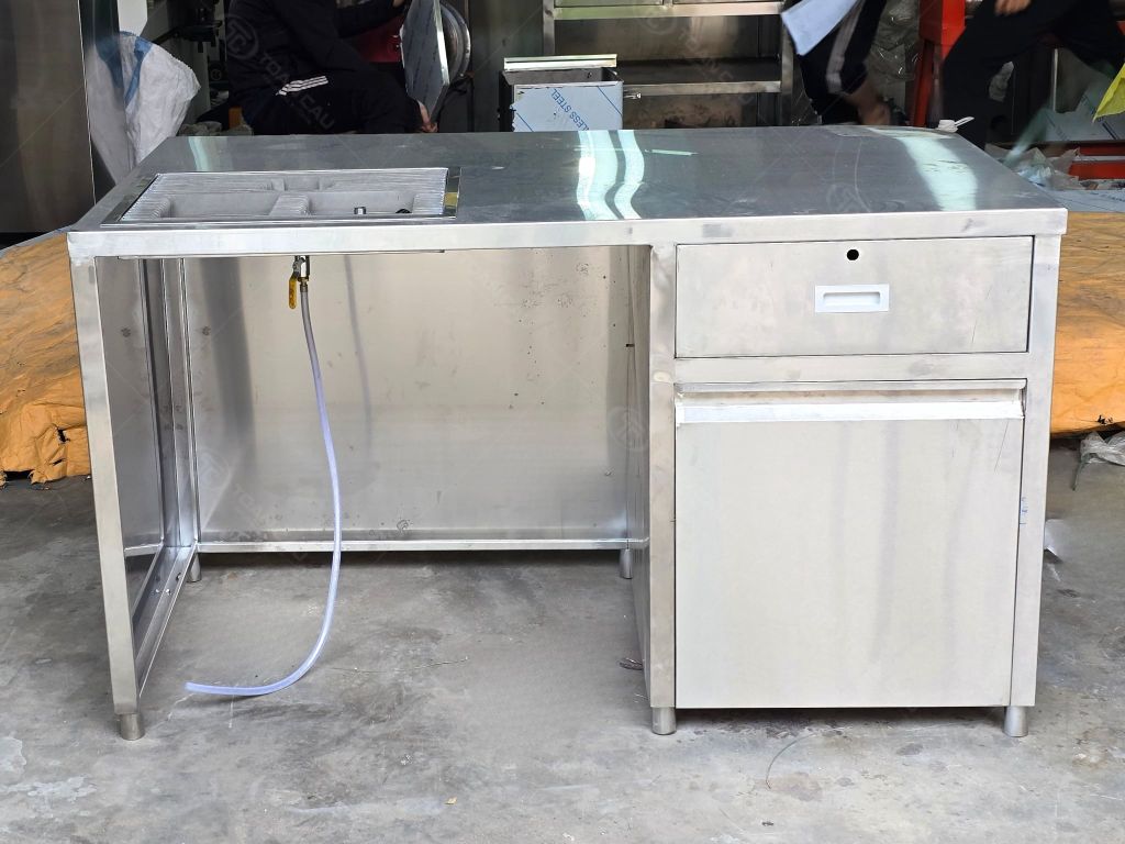 Hình ảnh thực tế của Bàn quầy ngăn kéo 1m5 tại xưởng sản xuất