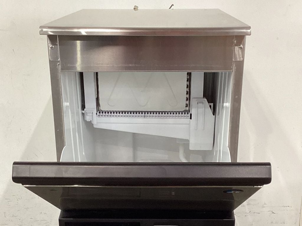 bên trong máy làm đá dạng bán nguyệt Hoshizaki KM-40C