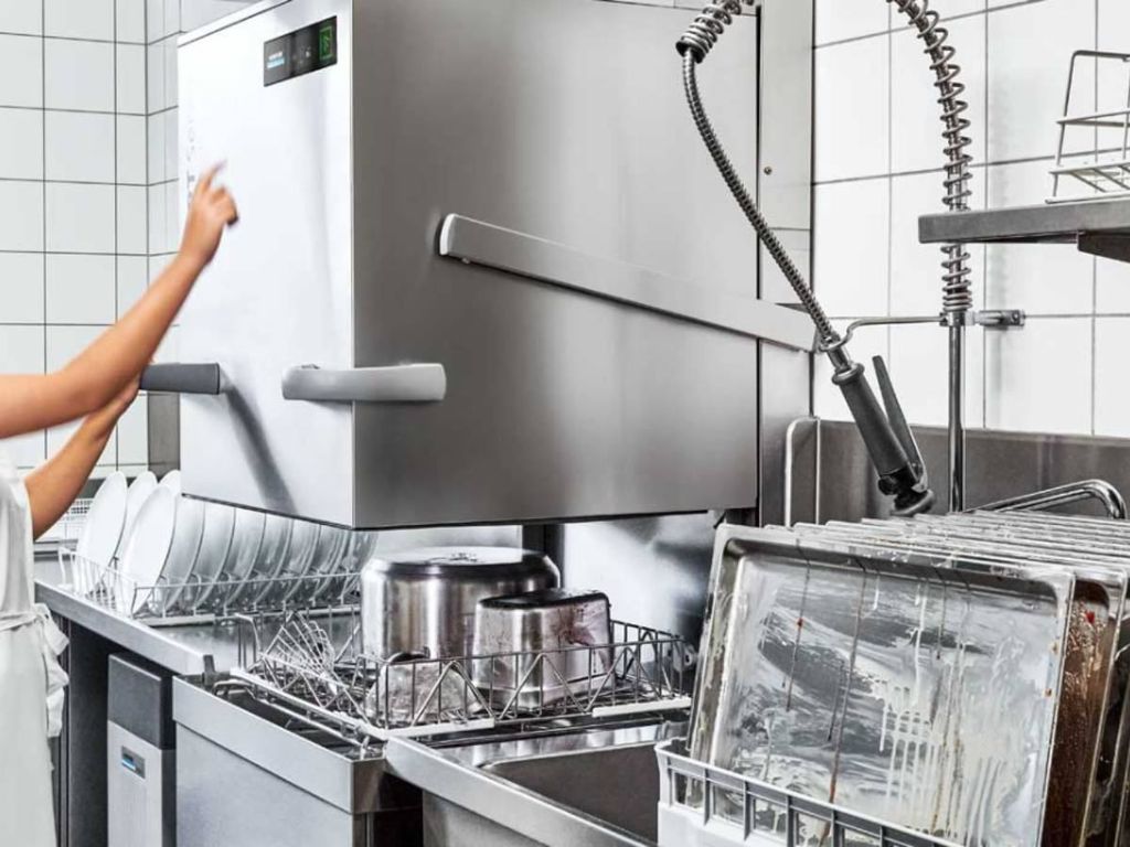 cách vệ sinh máy rửa bát công nghiệp chi tiết