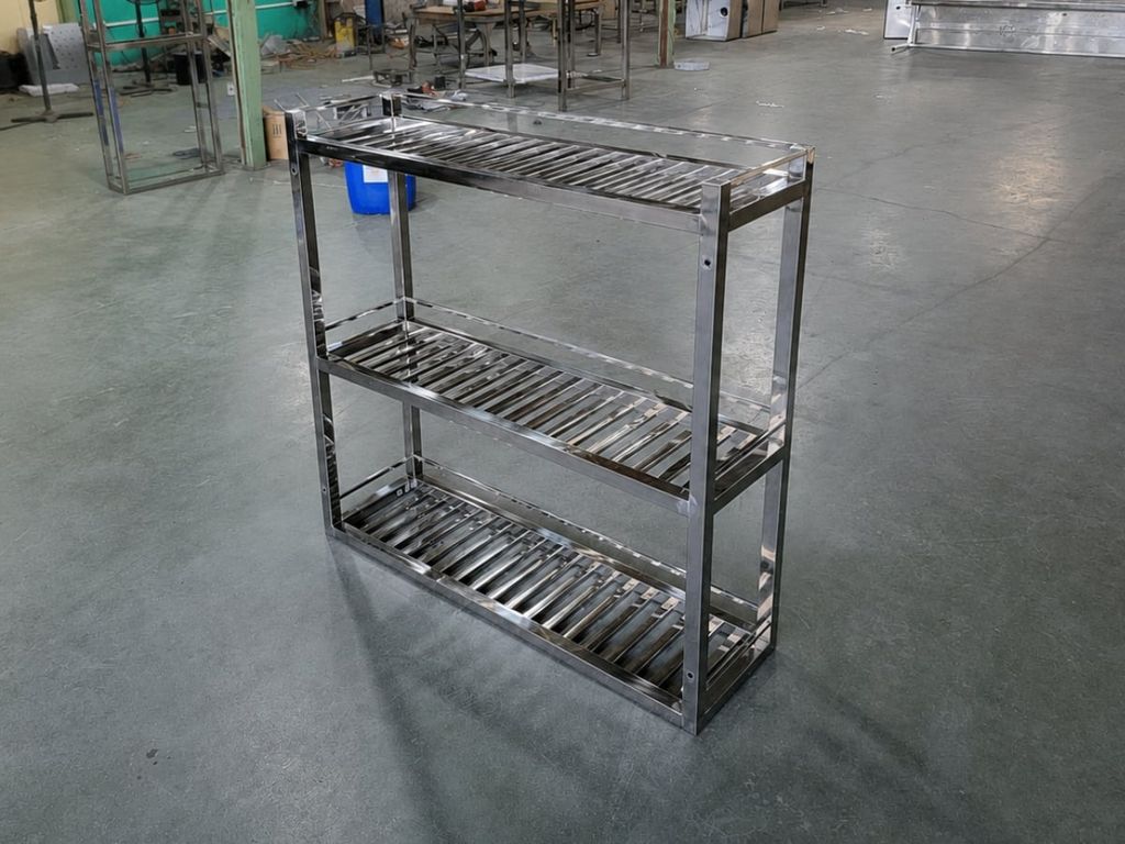 Giá inox 3 tầng nan treo tường TC-GTT03 bên phải