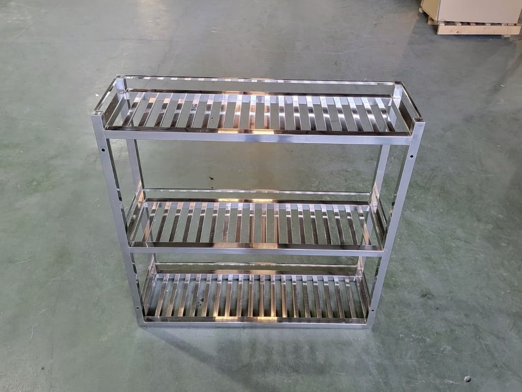 Giá inox 3 tầng nan treo tường TC-GTT03 bên trên