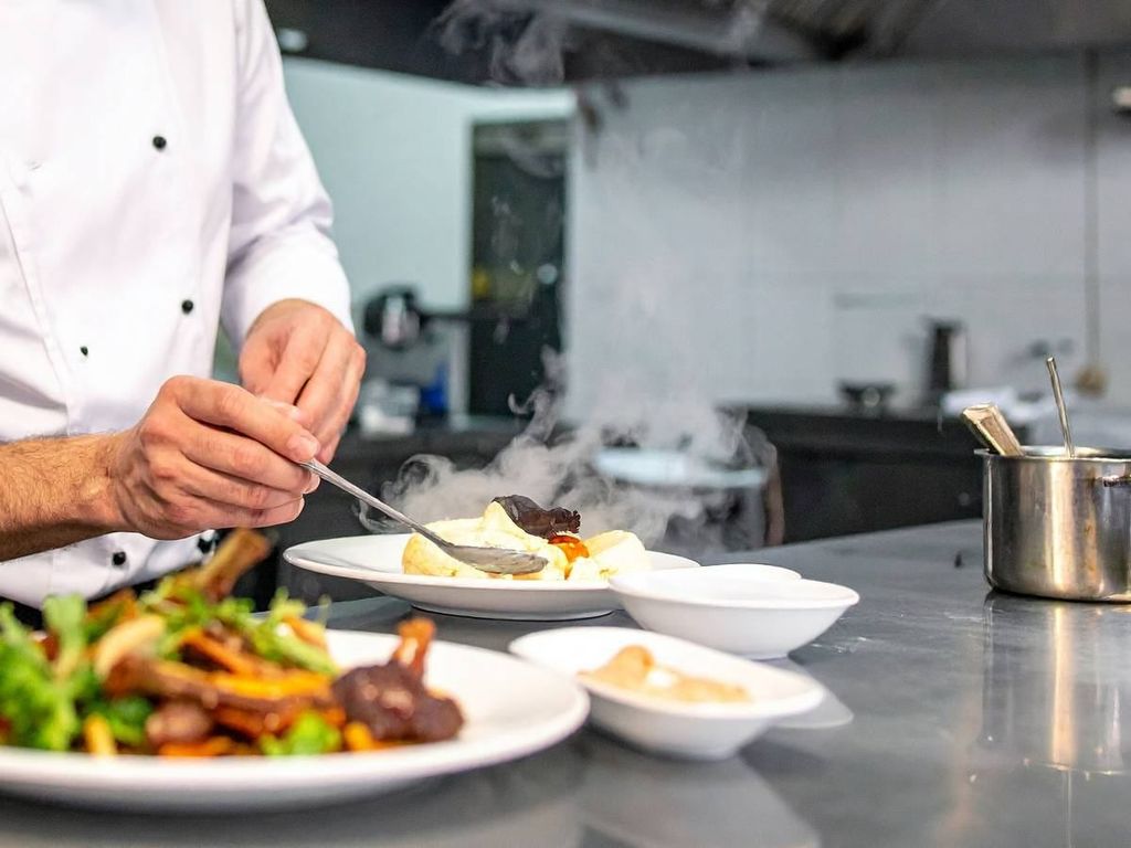 mối liên hệ giữa thực đơn và hệ thống bếp