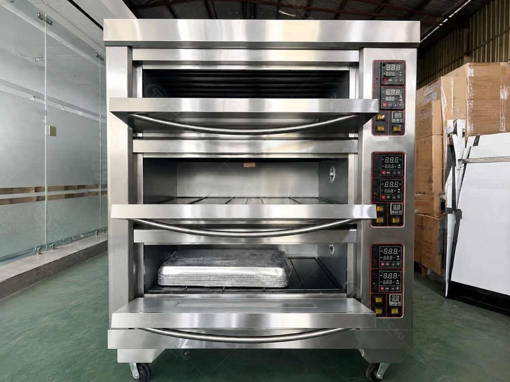 Lò nướng bánh dùng điện 3 Tầng 9 khay BERJAYA BJY-E25KW-3BDD mở cửa