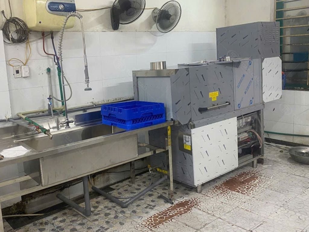 Máy rửa bát băng chuyền Ozti