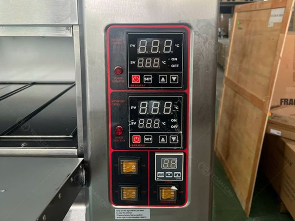 Lò nướng dùng điện 3 Tầng 6 khay BERJAYA BJY-E20KW-3BDD bảng điều khiển