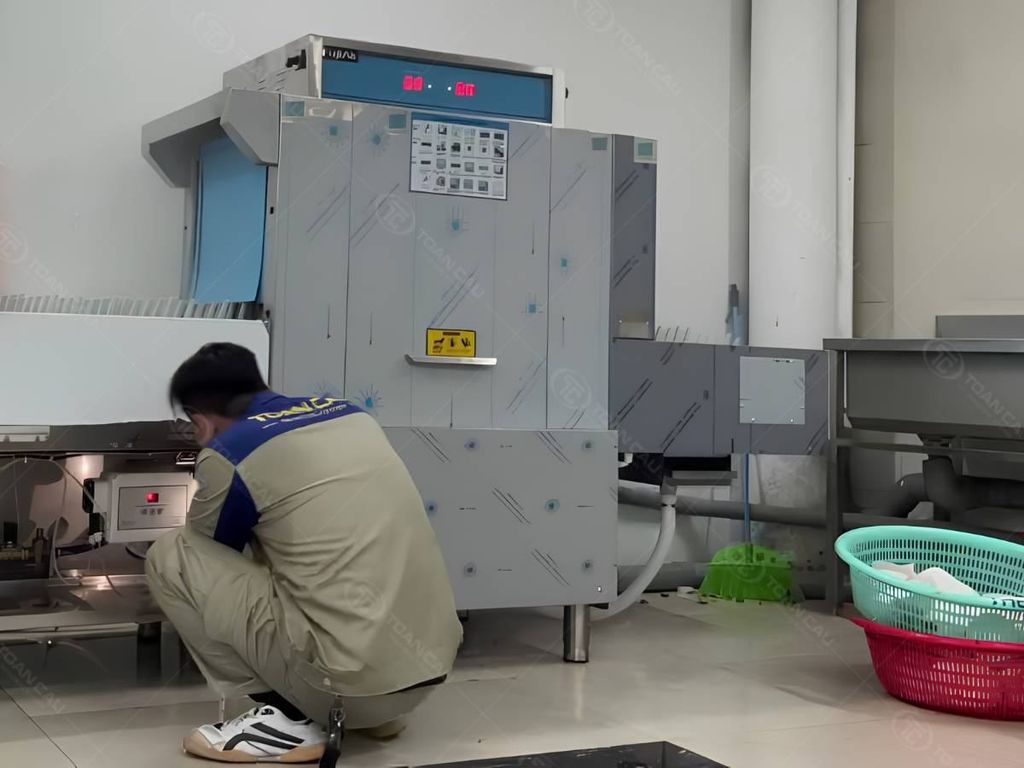 bếp toàn cầu lắp máy rửa bát chuyên nghiệp